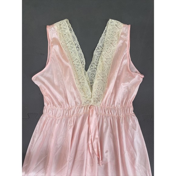 Vintage Miss Elaine Long Nylon Nightgown Peach & Lace no Size FS Bnfts Charity - Picture 5 of 10